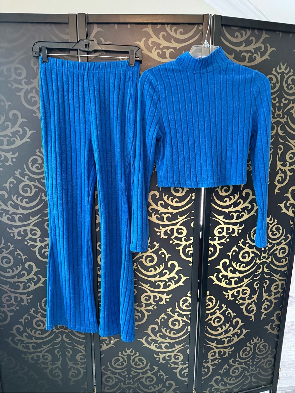 Ribbed Two-Piece Knit Set - Cobalt Blue High-Neck Top & Flared Pants